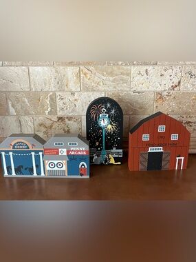 The Cats Meow Wooden Village - 3 Pieces , Good condition